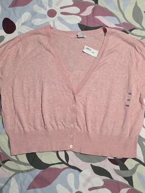 NWT Old Navy  Light Pink V-Neck Button Cropped Short Sleeved Cardigan